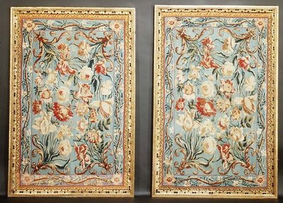 Paar florale Soho-Wandteppiche, gerahmt von English School
