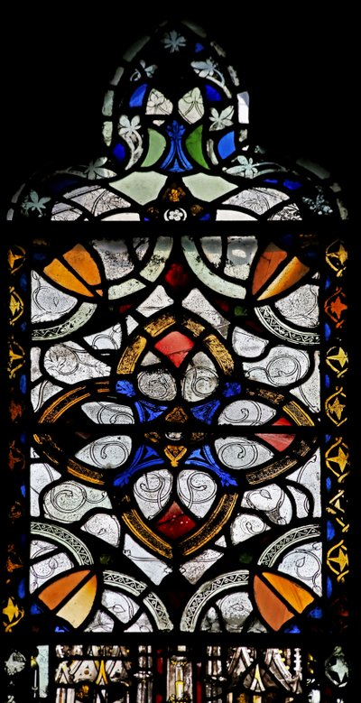 Fenster n4, Grisaille & geometrisches Muster von English School