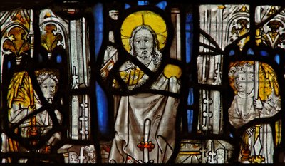 Fenster S1 mit Christus und zwei Engeln von English School