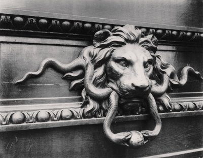 Löwentürklopfer, Paris von Eugène Atget