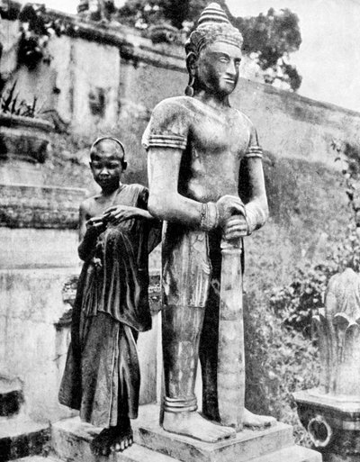Jugendlicher Verehrer des großen Buddha, 1936 von Ewing Galloway