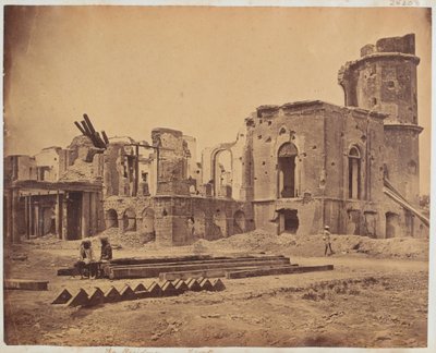 Die Vorderseite der Residenz, Lucknow, 1858 von Felice Beato