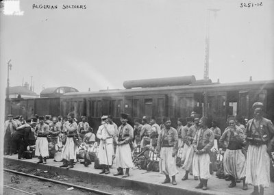 Algerische Soldaten, 1914-15 von French Photographer