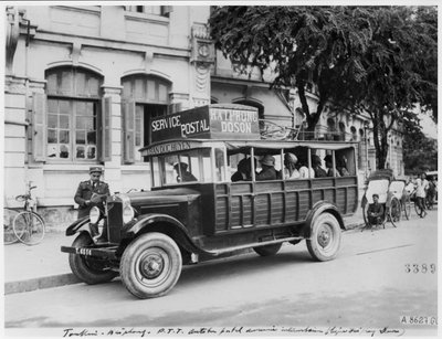 Postbus in Haiphong, ca. 1920 von French Photographer