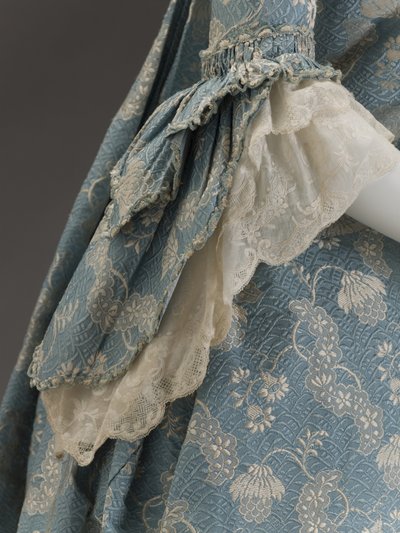 Blaues Kleid, ca. 1760 (Seidenbrokat) von French School