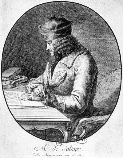 Voltaire an seinem Arbeitstisch von French School