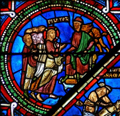 Fenster w15 zeigt Christus vor Pilatus von French School