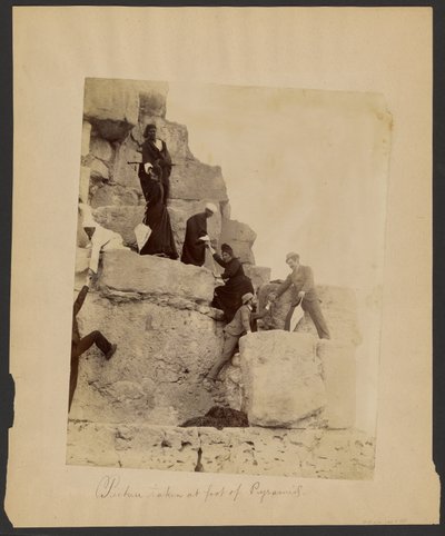 Bild aufgenommen am Fuß der Pyramiden von G. Lekegian