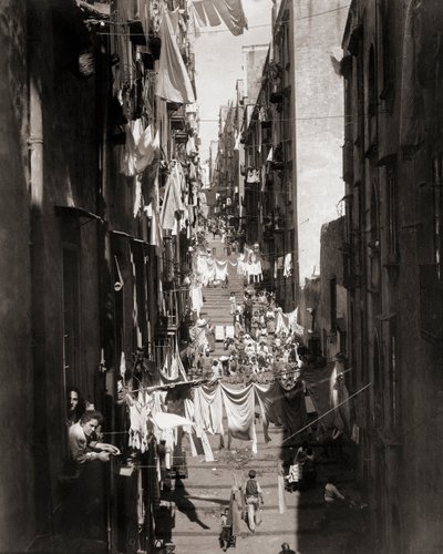 Straßenszene, Neapel, Italien von Giorgio Sommer