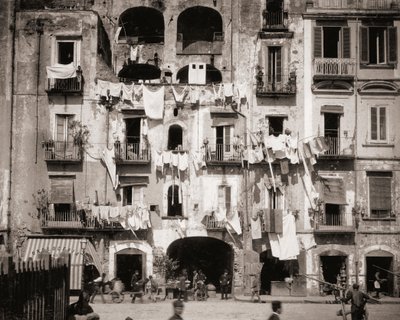 Straßenszene, Neapel, Italien von Giorgio Sommer