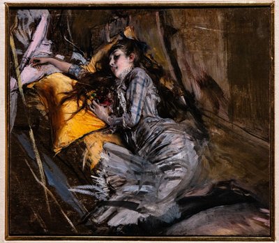 Liegendes Mädchen im Tartan-Kleid von Giovanni Boldini