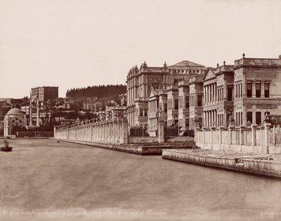 Dolmabahçe-Palast und Deutsche Botschaft von Guillaume Berggren