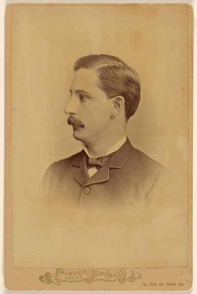 Unbekannter Mann mit Schnurrbart, im Profil von Harry F. Maneeley