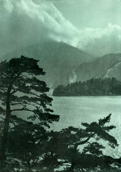 Annähernder Sturm am Lake Motosu, 1910 von Herbert Ponting