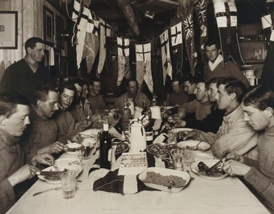 Mittwintertag-Dinner, 22. Juni von Herbert Ponting