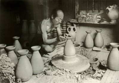 Der Töpfer an seiner Drehscheibe, 1910 von Herbert Ponting