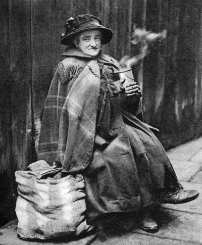 Alte Frau, Rückseite der Fleet Street, London, 1926-1927 von Hoppe
