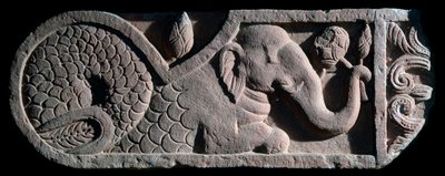 Fischschwanz-Elefant (Steinskulptur) von Indian School