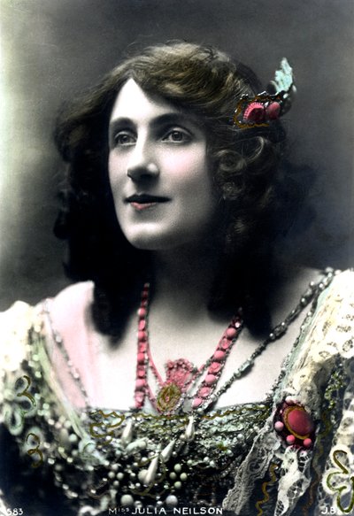 Julia Neilson 1868-1957 von J Beagles and Co.