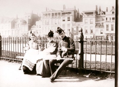 Menschen auf einer Bank, Rotterdam, 1898 von James Batkin