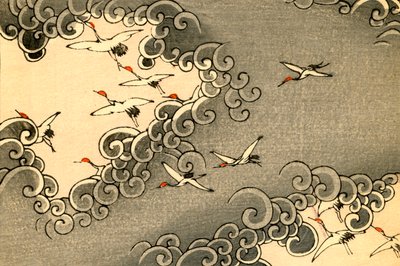 Kraniche fliegen in grauen Wolken von Japanese School
