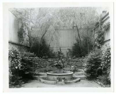 Gartenbrunnen, ca. 1905-40 von Jessie Tarbox Beals
