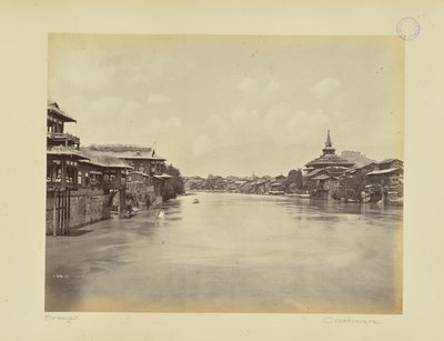 Den Fluss hinunter von der 3. Brücke von John Burke