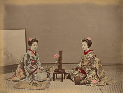 Blume, die durch Wasser am Leben gehalten wird von Kusakabe Kimbei