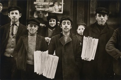Zeitungsjungen von Hartford, 1909 von Lewis Wickes Hine