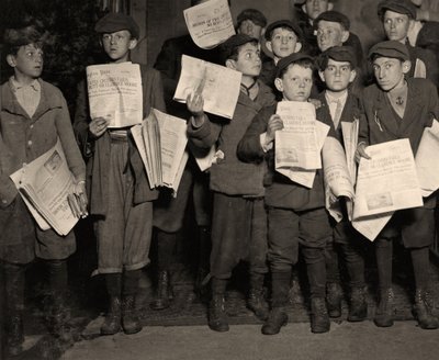 Zeitungsjungen nach Mitternacht von Lewis Wickes Hine