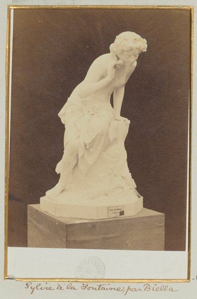 Sylvie an der Fontaine, von Biella von Léon and Lévy