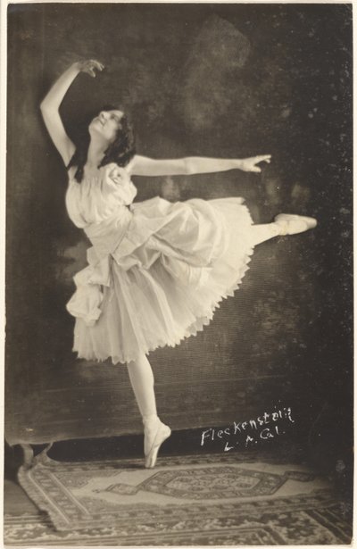 Ballerina auf Spitze von Louis Fleckenstein