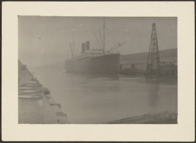 [Angedocktes Schiff] von Louis Fleckenstein