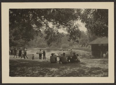 Figuren im Park von Louis Fleckenstein