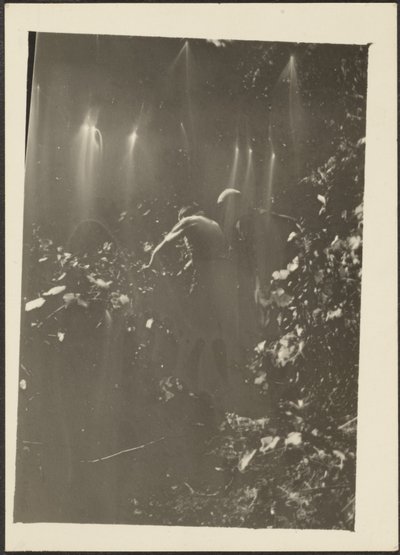 Figuren im Wald von Louis Fleckenstein