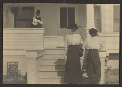 Figuren auf einer Veranda von Louis Fleckenstein