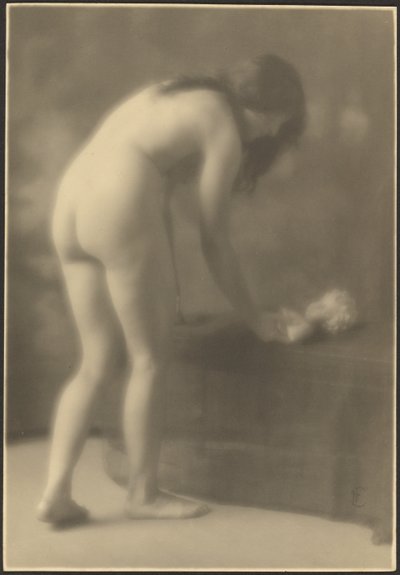 Akt mit Puppe von Louis Fleckenstein