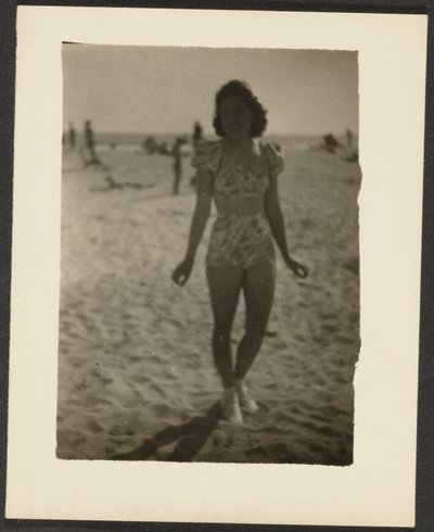Frau im Bikini von Louis Fleckenstein