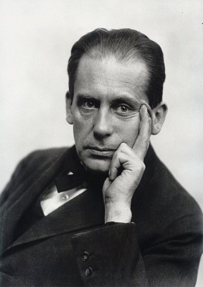 Walter Gropius von Louis Held
