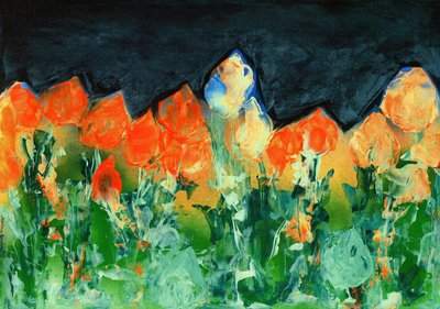 Schwarzer Regenhimmel über einer Berglandschaft mit Blumen von Martina Konitzky