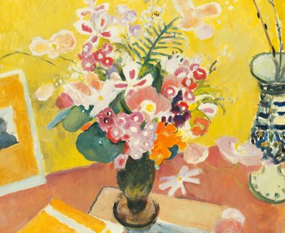 Frühlingsblumen in einer Vase von Mildred Bendall
