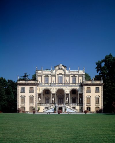 Fassade der Villa Mansi von Muzio (circle of) Oddi