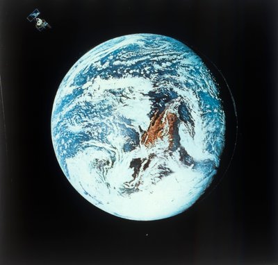 Erde aus dem Weltraum, ca. 1980er von NASA Images