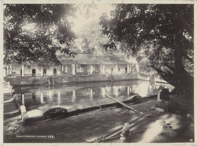 Badegelegenheit mit Galerie, möglicherweise in Surabaya von Onnes Kurkdjian