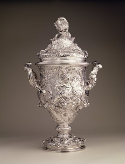Zweihandbecher mit Deckel, 1742-43 von Paul de Lamerie
