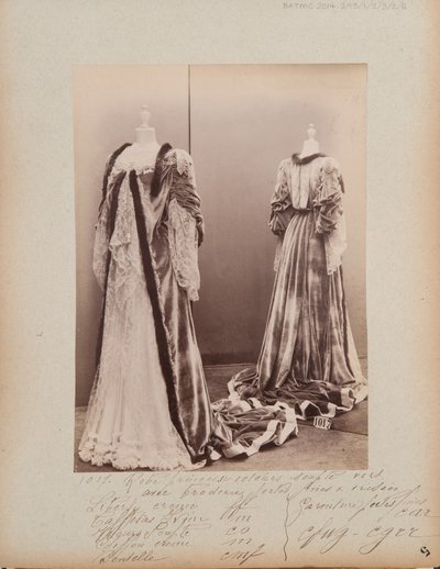 Albumseite: House of Worth, Kleid von Photographer French