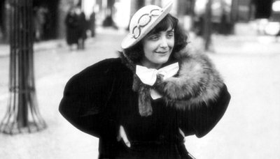 Französische Sängerin Edith Piaf in Montmartre von Photographer French