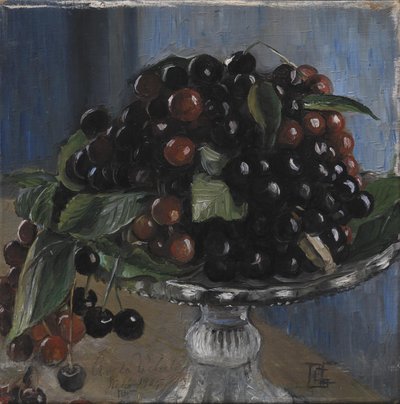Kirschen in einer Obstschale. Civitá d