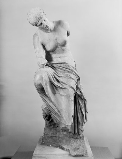 Statue einer sitzenden Muse von Roman Imperial Period