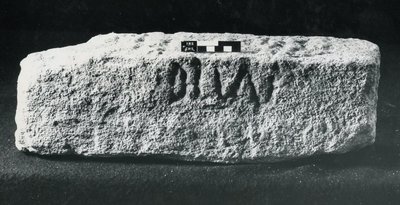 Beschrifteter Zenturienstein von Roman Roman